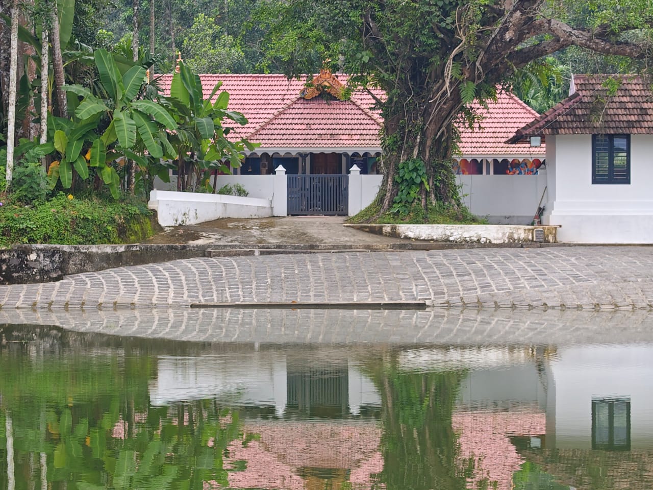 കാരൂർ ശ്രീകൃഷ്ണസ്വാമി ക്ഷേത്രം മണ്ഡലകാല ദീപാരാധന - ദശാവതാരം ചന്ദനം ചാർത്ത്.